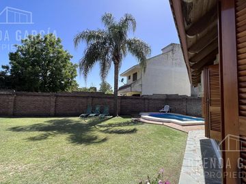 Casa Con Pileta En Dos Plantas En Venta  - Colón Entre Rios.