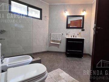 Casa Con Pileta En Dos Plantas En Venta  - Colón Entre Rios.