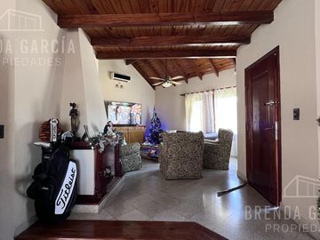 Casa Con Pileta En Dos Plantas En Venta  - Colón Entre Rios.
