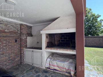 Casa Con Pileta En Dos Plantas En Venta  - Colón Entre Rios.