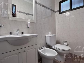 Casa Con Pileta En Dos Plantas En Venta  - Colón Entre Rios.