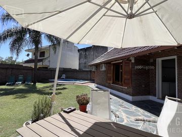 Casa Con Pileta En Dos Plantas En Venta  - Colón Entre Rios.