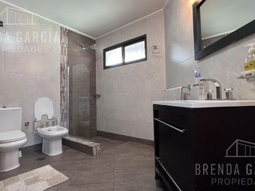 Casa Con Pileta En Dos Plantas En Venta  - Colón Entre Rios.