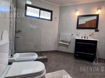 Casa Con Pileta En Dos Plantas En Venta  - Colón Entre Rios.