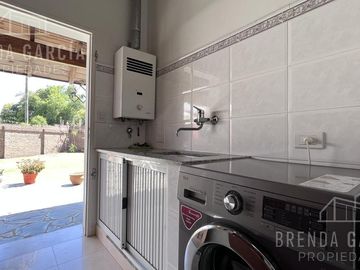 Casa Con Pileta En Dos Plantas En Venta  - Colón Entre Rios.