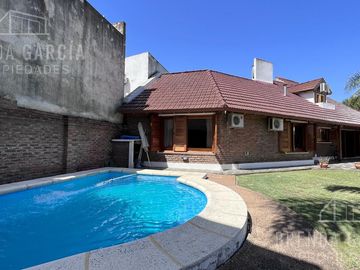 Casa Con Pileta En Dos Plantas En Venta  - Colón Entre Rios.