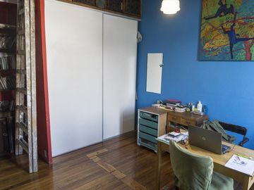 Depto. de 4 ambientes con terraza.