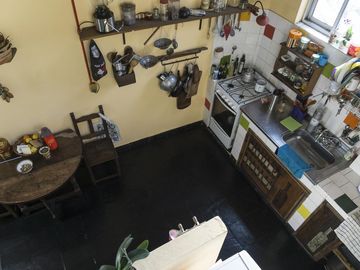 Depto. de 4 ambientes con terraza.