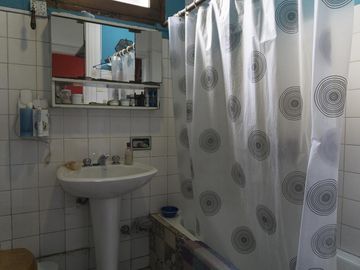 Depto. de 4 ambientes con terraza.