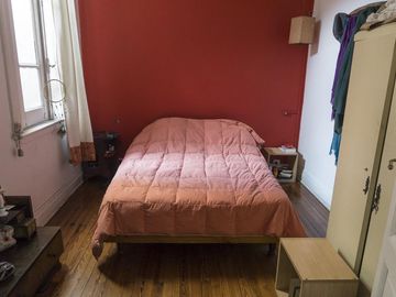 Depto. de 4 ambientes con terraza.