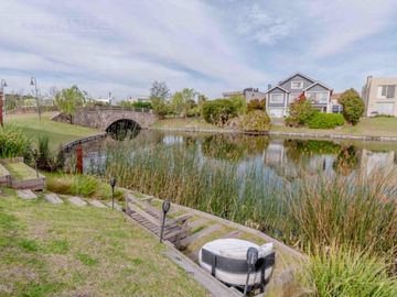 Casa a LA LAGUNA, con 3 dormitorios  en venta en  Los Alisos