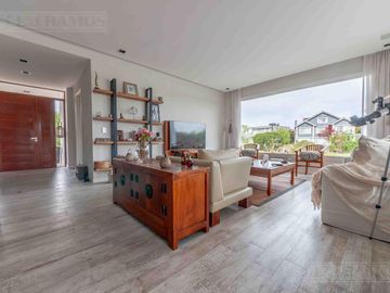 Casa a LA LAGUNA, con 3 dormitorios  en venta en  Los Alisos