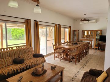 San Isidro Labrador | Casa con lindísimo terreno a la laguna se vende con amarra incluída