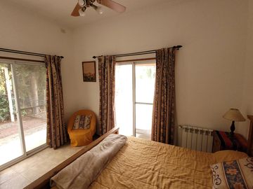 San Isidro Labrador | Casa con lindísimo terreno a la laguna se vende con amarra incluída