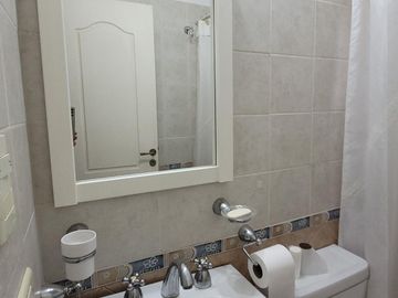 San Isidro Labrador | Casa con lindísimo terreno a la laguna se vende con amarra incluída