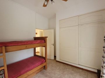 San Isidro Labrador | Casa con lindísimo terreno a la laguna se vende con amarra incluída