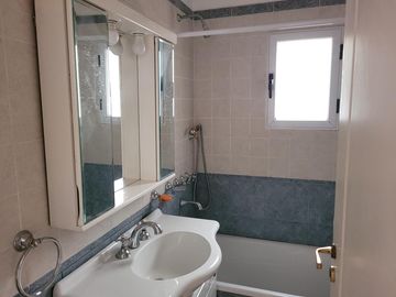 San Isidro Labrador | Casa con lindísimo terreno a la laguna se vende con amarra incluída