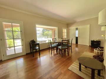 Casa en Venta de 3 dormitorios en Rosario - Country Aldea Tenis- Fisherton