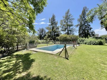 Casa en Venta de 3 dormitorios en Rosario - Country Aldea Tenis- Fisherton