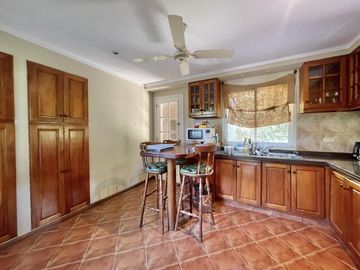 Casa en Venta de 3 dormitorios en Rosario - Country Aldea Tenis- Fisherton