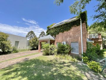 Casa en Venta de 3 dormitorios en Rosario - Country Aldea Tenis- Fisherton
