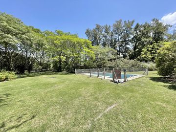 Casa en Venta de 3 dormitorios en Rosario - Country Aldea Tenis- Fisherton
