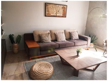 AMOBLADA!!!Casa en  VENTA!!! ! NIVEL!. 2 PLANTAS!. 3 DORMITORIOS. PISCINA.