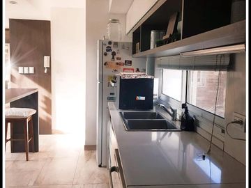 AMOBLADA!!!Casa en  VENTA!!! ! NIVEL!. 2 PLANTAS!. 3 DORMITORIOS. PISCINA.