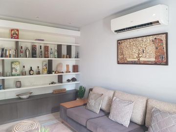 AMOBLADA!!!Casa en  VENTA!!! ! NIVEL!. 2 PLANTAS!. 3 DORMITORIOS. PISCINA.
