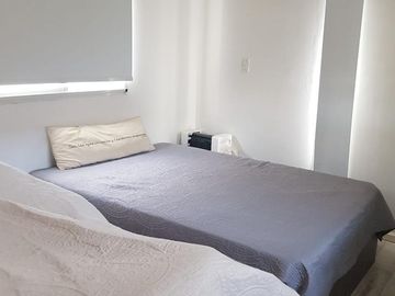 AMOBLADA!!!Casa en  VENTA!!! ! NIVEL!. 2 PLANTAS!. 3 DORMITORIOS. PISCINA.