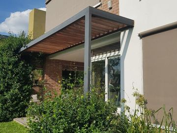 AMOBLADA!!!Casa en  VENTA!!! ! NIVEL!. 2 PLANTAS!. 3 DORMITORIOS. PISCINA.