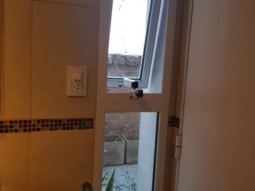 AMOBLADA!!!Casa en  VENTA!!! ! NIVEL!. 2 PLANTAS!. 3 DORMITORIOS. PISCINA.