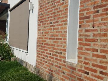 AMOBLADA!!!Casa en  VENTA!!! ! NIVEL!. 2 PLANTAS!. 3 DORMITORIOS. PISCINA.
