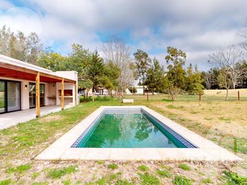 VENTA CASA 3 DORMITORIOS EN MIRALAGOS