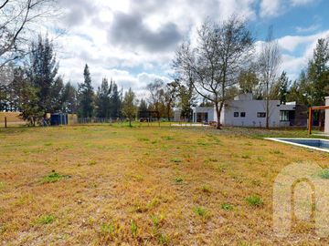 VENTA CASA 3 DORMITORIOS EN MIRALAGOS