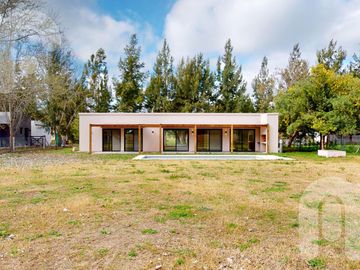 VENTA CASA 3 DORMITORIOS EN MIRALAGOS