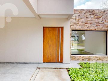VENTA CASA 3 DORMITORIOS EN MIRALAGOS