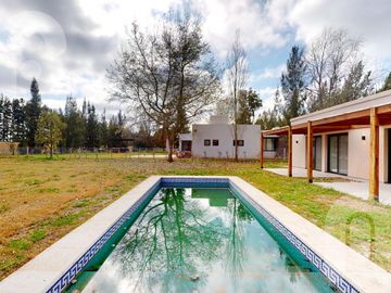VENTA CASA 3 DORMITORIOS EN MIRALAGOS