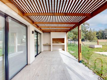 VENTA CASA 3 DORMITORIOS EN MIRALAGOS