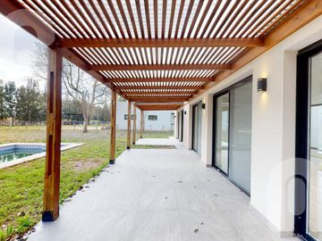 VENTA CASA 3 DORMITORIOS EN MIRALAGOS