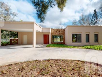 VENTA CASA 3 DORMITORIOS EN MIRALAGOS