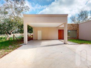 VENTA CASA 3 DORMITORIOS EN MIRALAGOS
