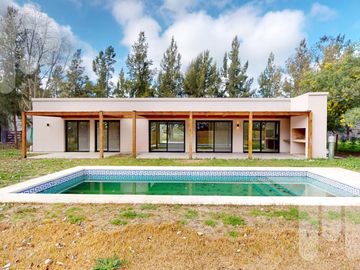 VENTA CASA 3 DORMITORIOS EN MIRALAGOS