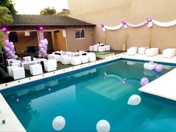 Casa en venta - 4 Dormitorios 4 Baños - Cochera - 310Mts2 - Morón