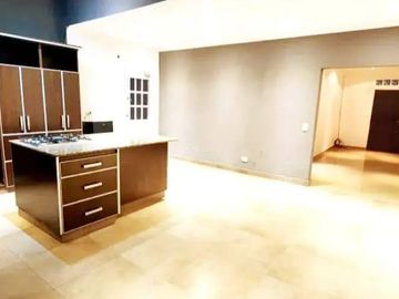 Casa en venta - 4 Dormitorios 4 Baños - Cochera - 310Mts2 - Morón