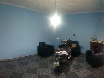 Casa en venta - 2 dormitorios, 1 baño - 90mts2 sobre lote de 150mts2 - Berazategui