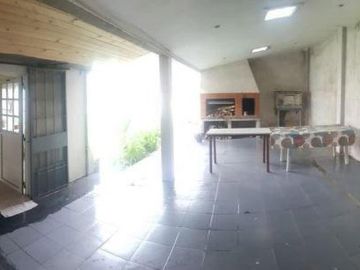 Casa en venta - 2 dormitorios, 1 baño - 90mts2 sobre lote de 150mts2 - Berazategui
