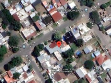 Casa en venta - 2 dormitorios, 1 baño - 90mts2 sobre lote de 150mts2 - Berazategui