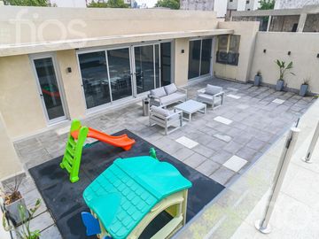 VENTA DEPARTAMENTO PISO EXCLUSIVO TRES DORMITORIOS CON  BALCON Y AMENITIES  EN ZONA CENTRO