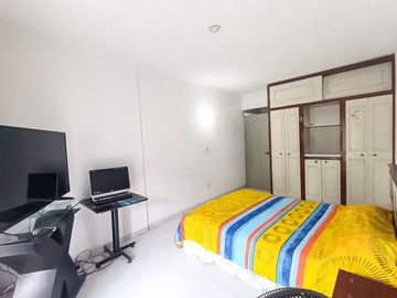 Se Vende Casa De 4 Pisos En Paseo Los Almendros, Cali- Valle Del Cauca